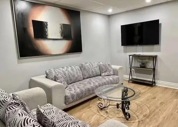 Chic Dt Mtl Condo With Rooftop, Bbq And Jacuzzi